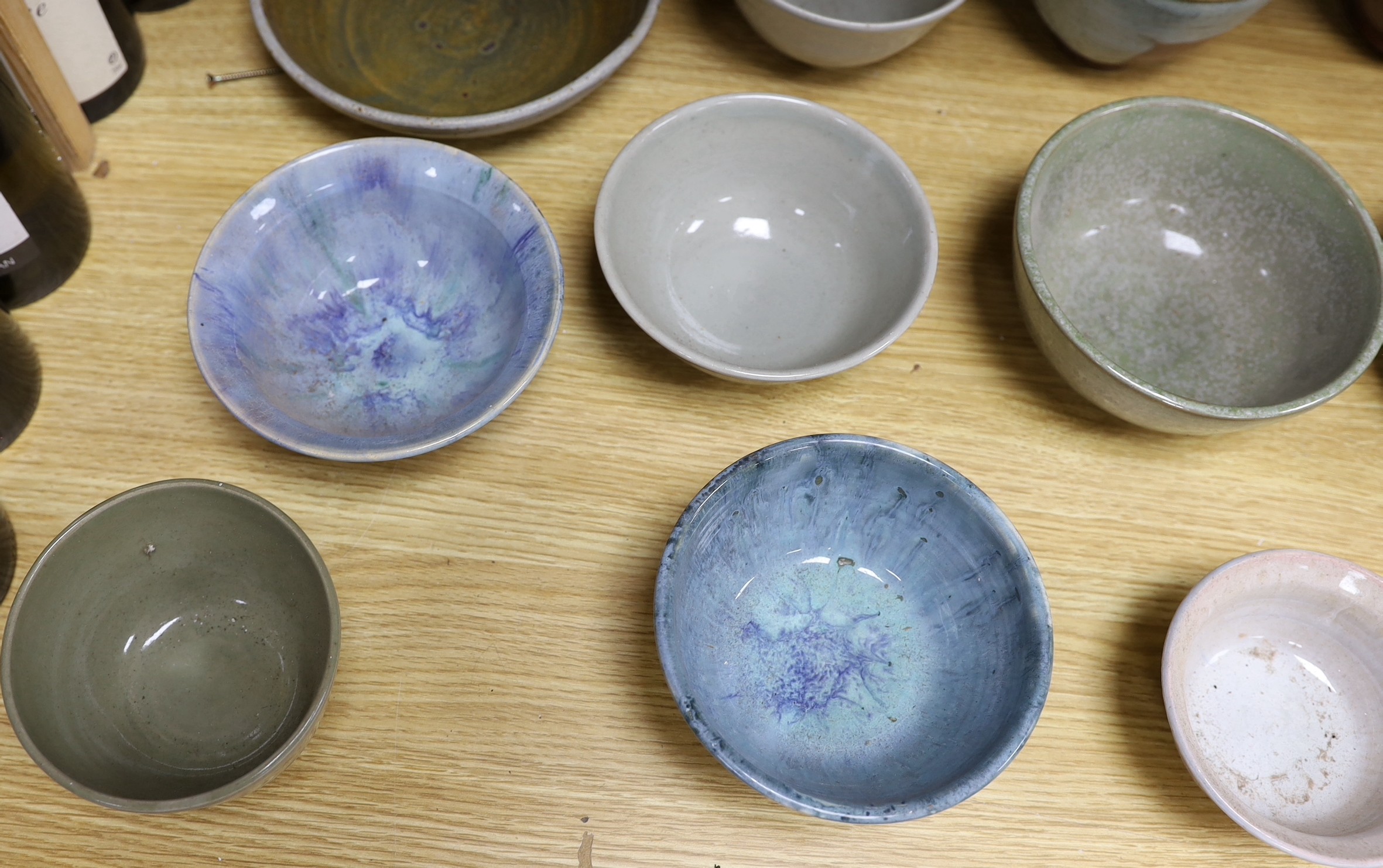 Susan Threadgold - a large group of studio pottery bowls and dishes, The largest 25 cm diameter (21)